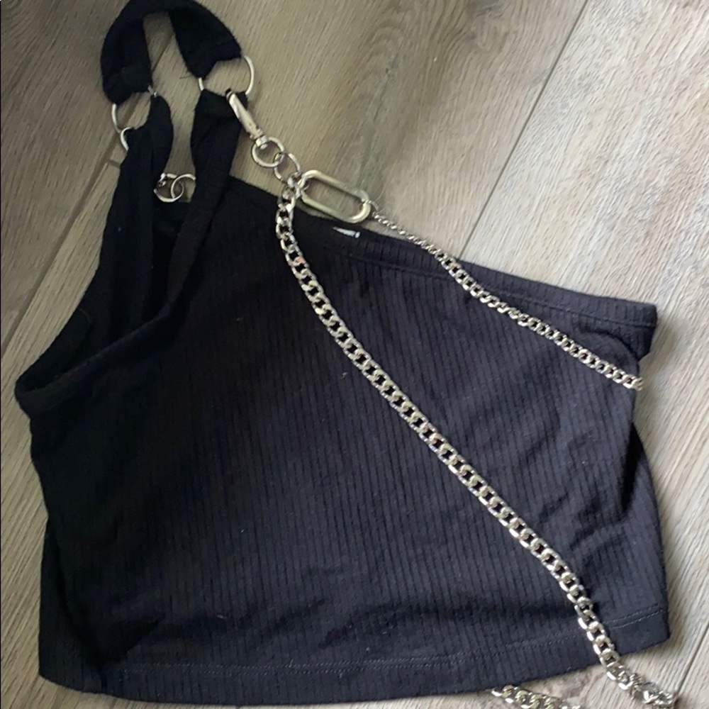 LF CHAIN ONE SHOULDER CROP TOP